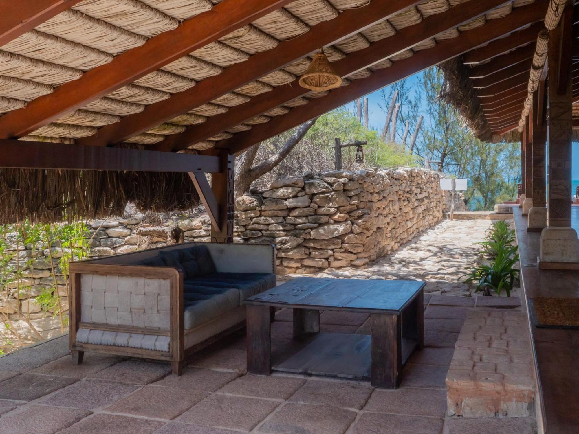 Bed and Breakfast Demeure De La Compagnie Generale Des Huiles Precieuses Ifaty Exterior foto